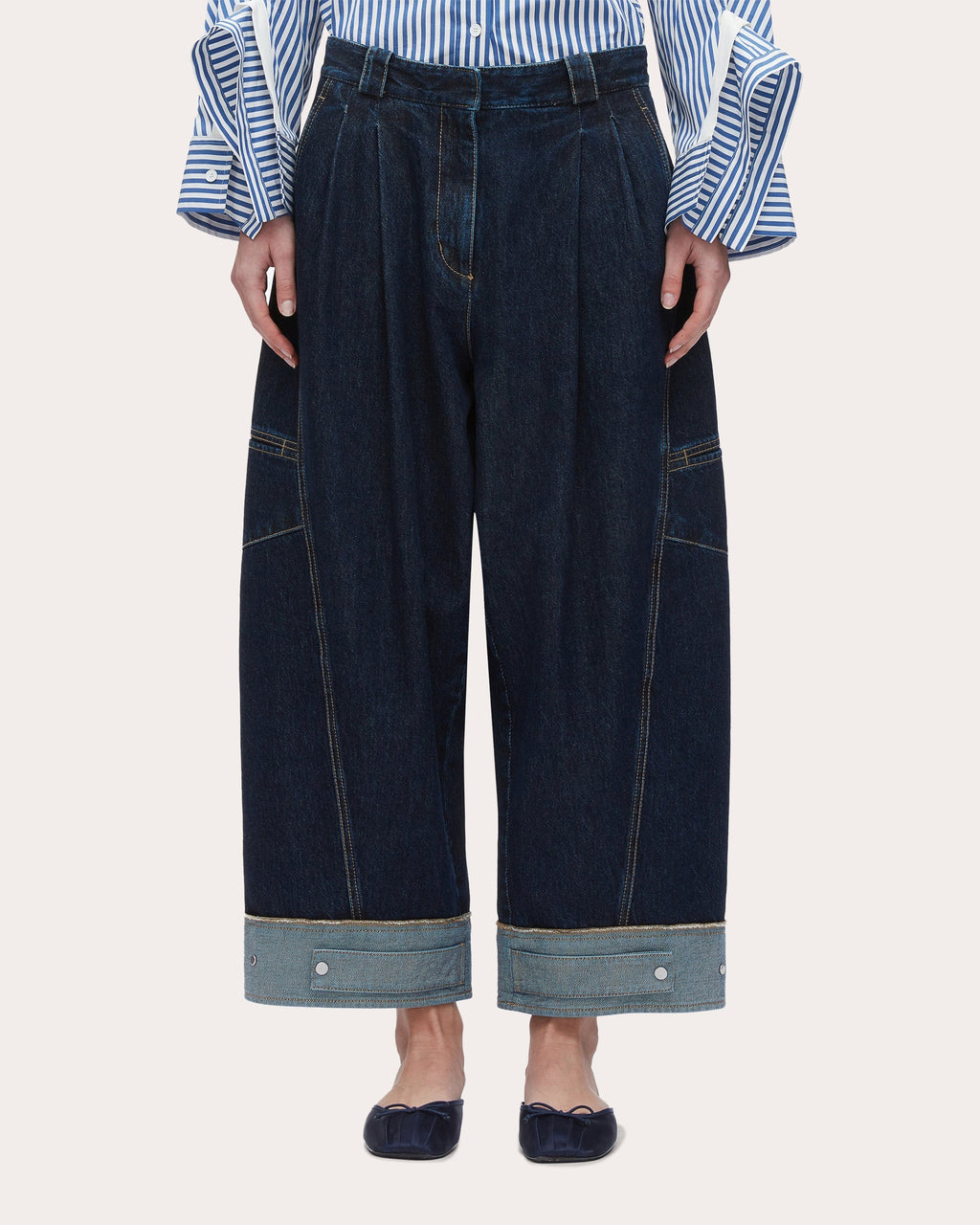 Pleated Curved Wide-Leg Cropped Jeans