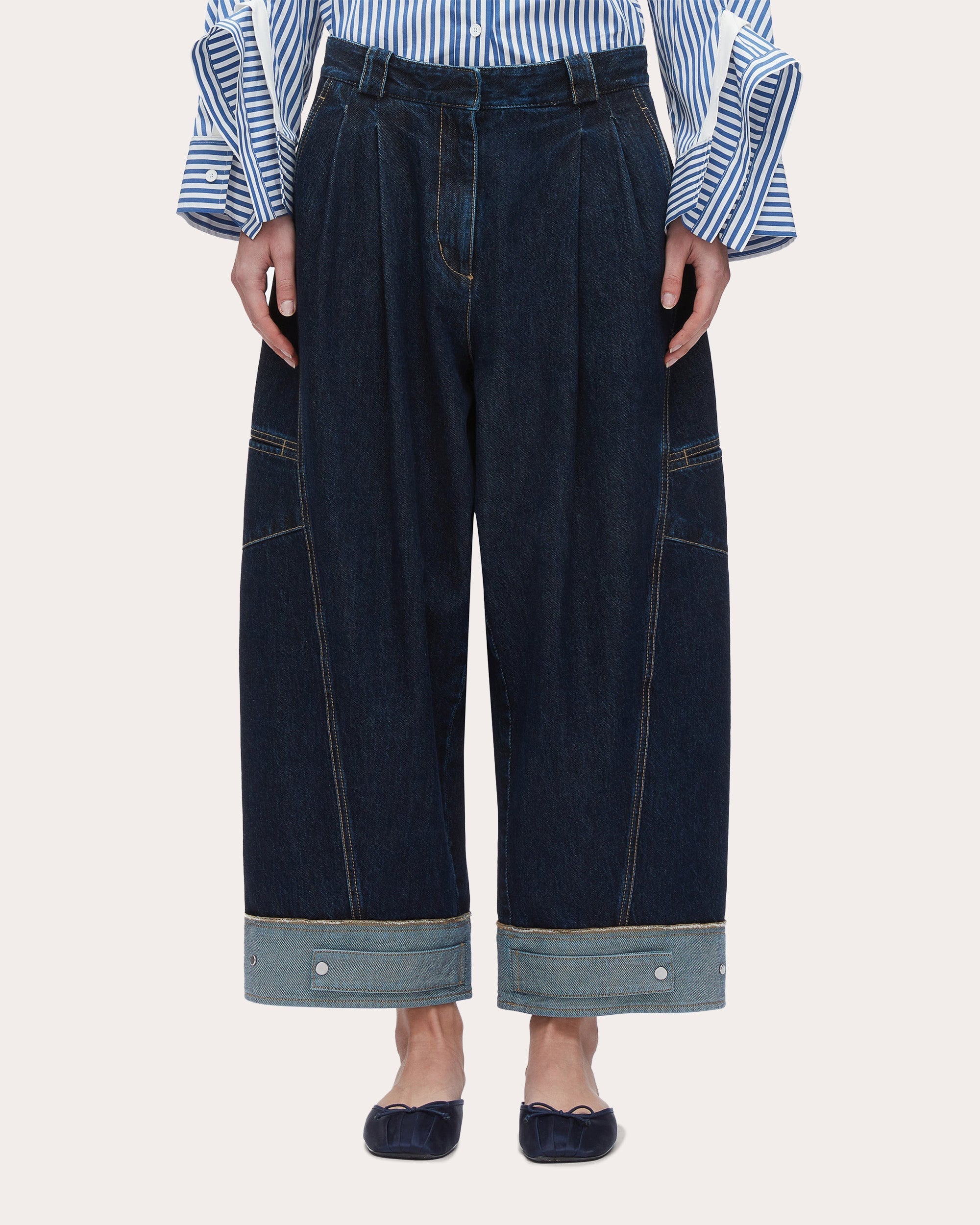 Pleated Curved Wide-Leg Cropped Jeans