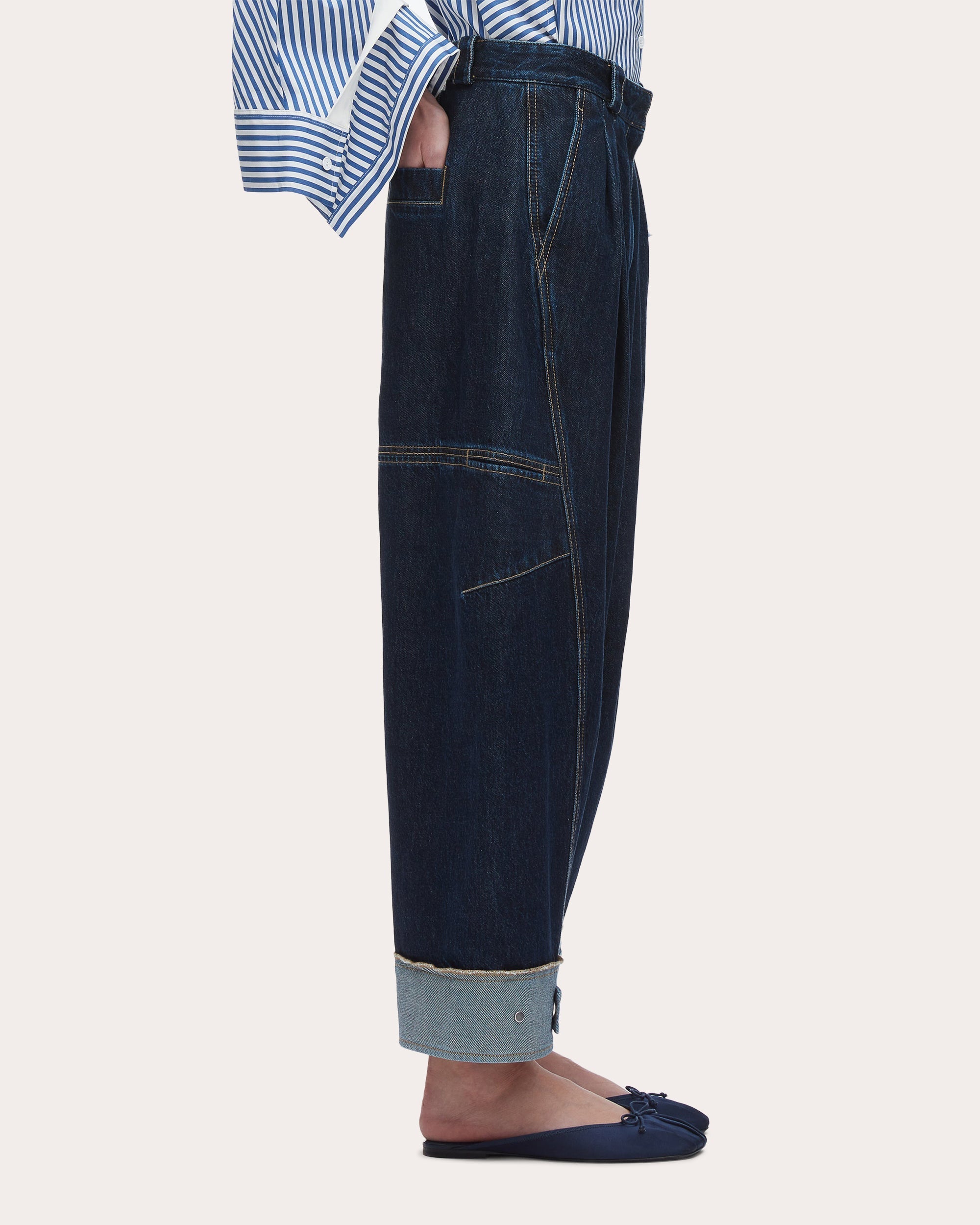 Pleated Curved Wide-Leg Cropped Jeans