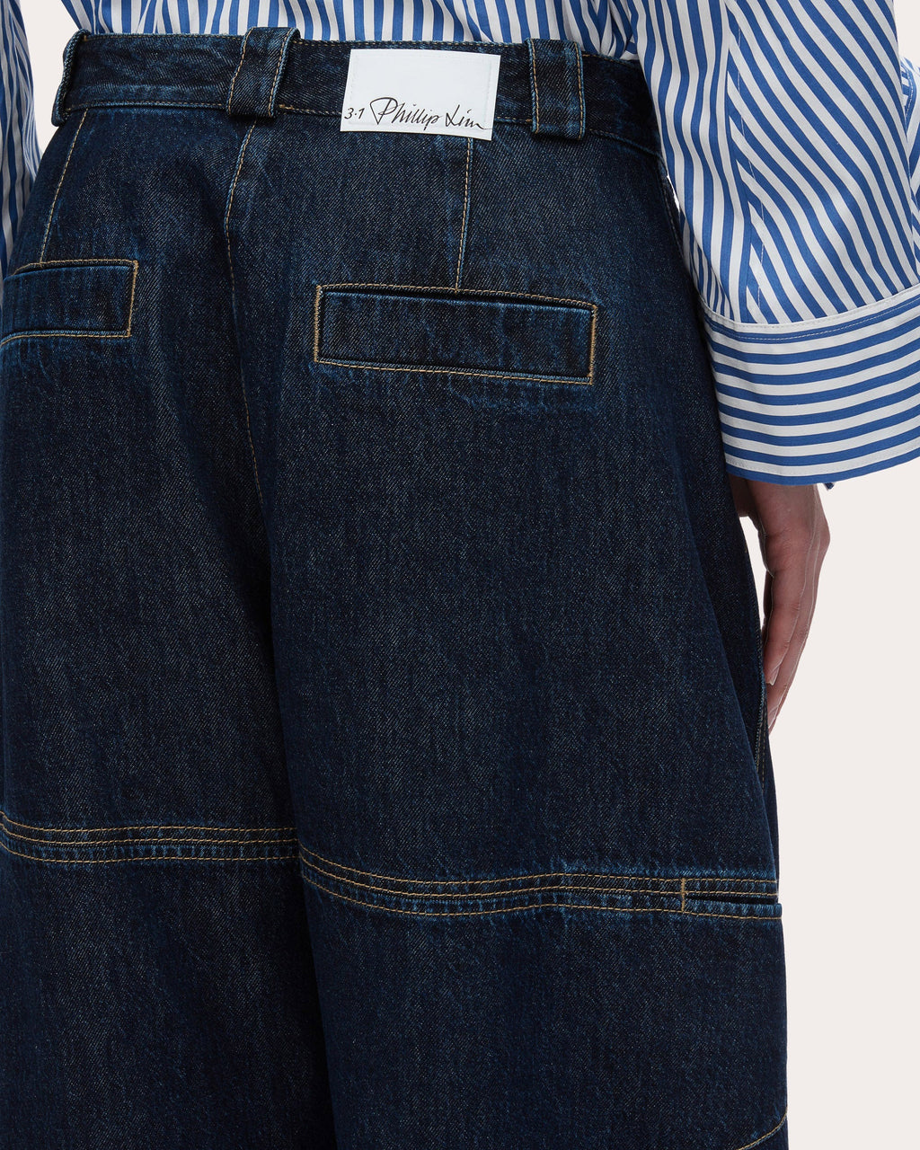 Pleated Curved Wide-Leg Cropped Jeans