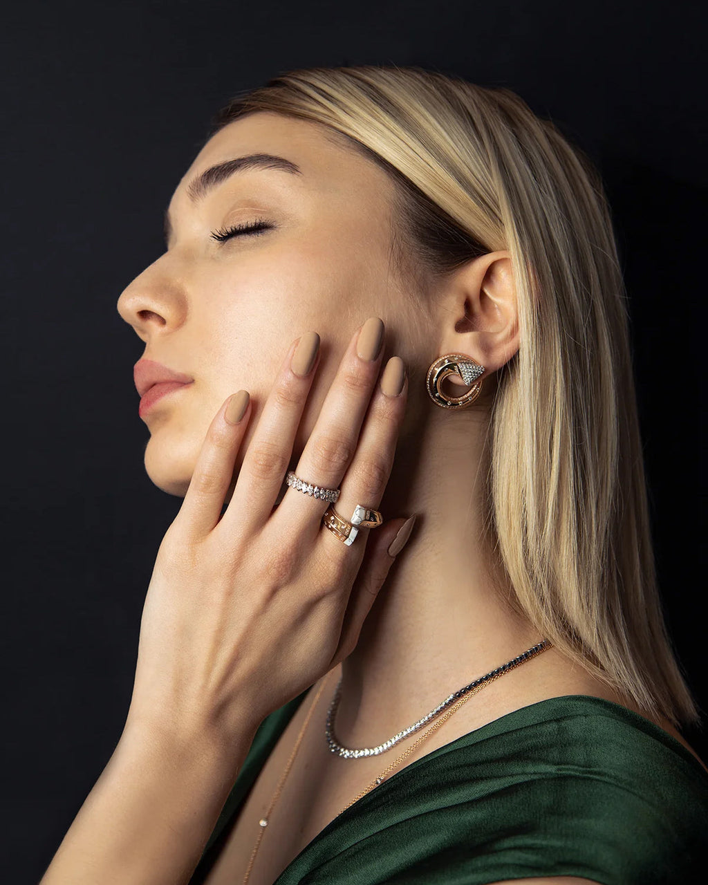 Balance 18K Gold Diamond Stud Earrings