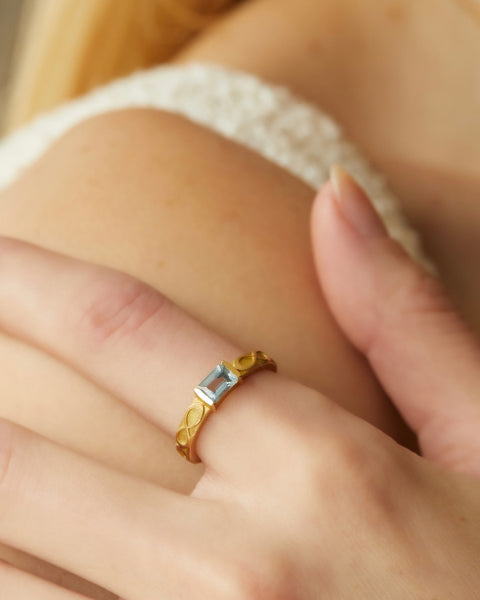 Infinity 18K Gold Aquamarine Ring