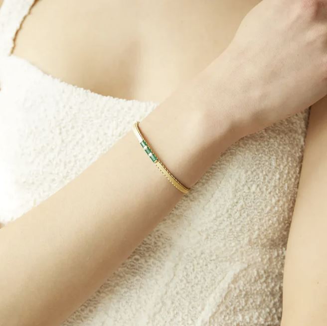 Three in a Row 18K Gold Emerald Bangle