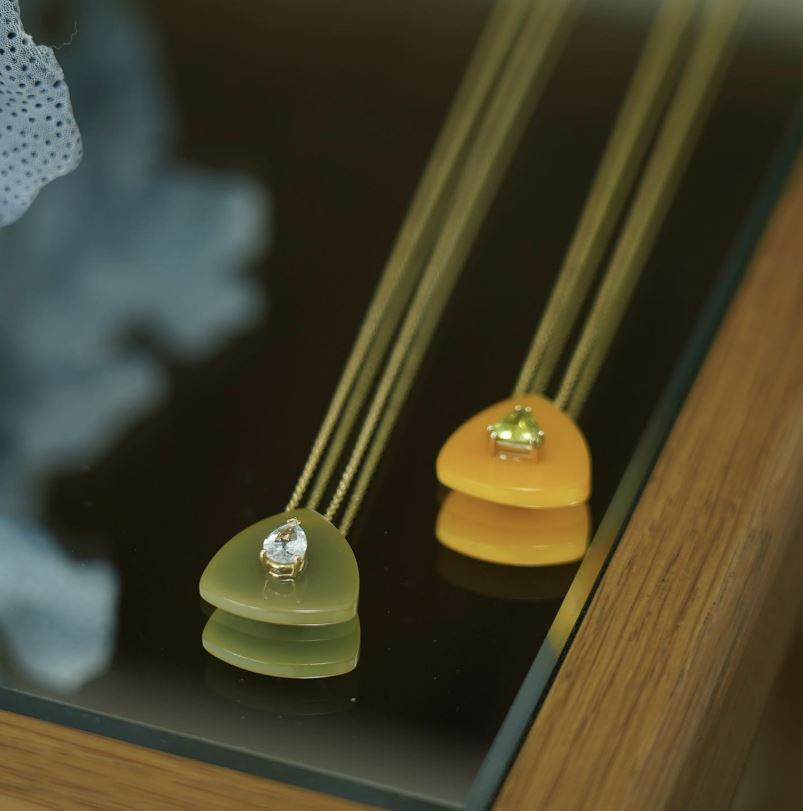 Utopia 14K Gold Peridot and Bakelite Pendant Necklace