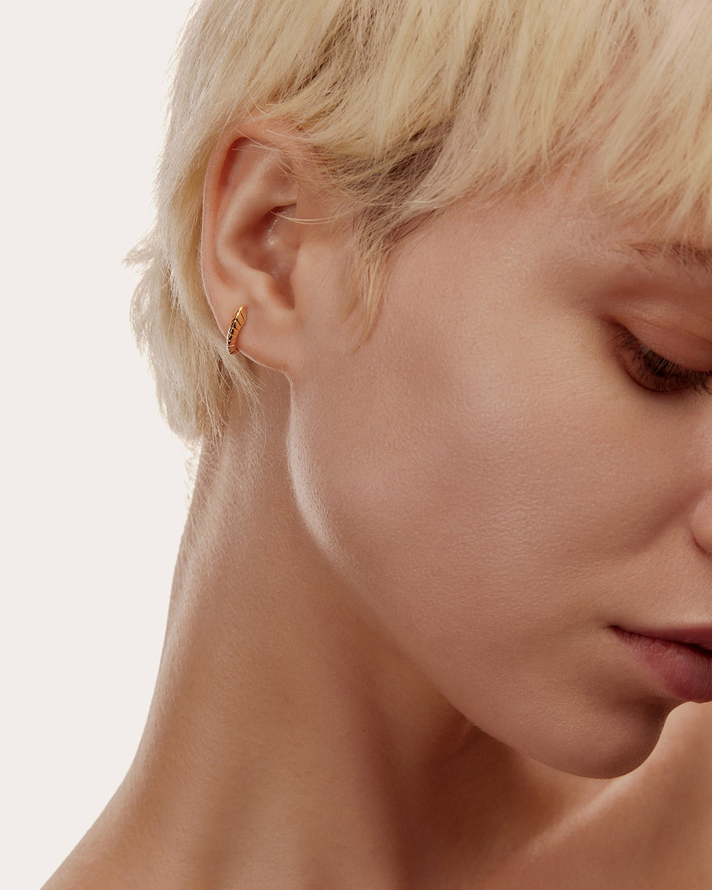 Embrace 18K Gold Single Earring