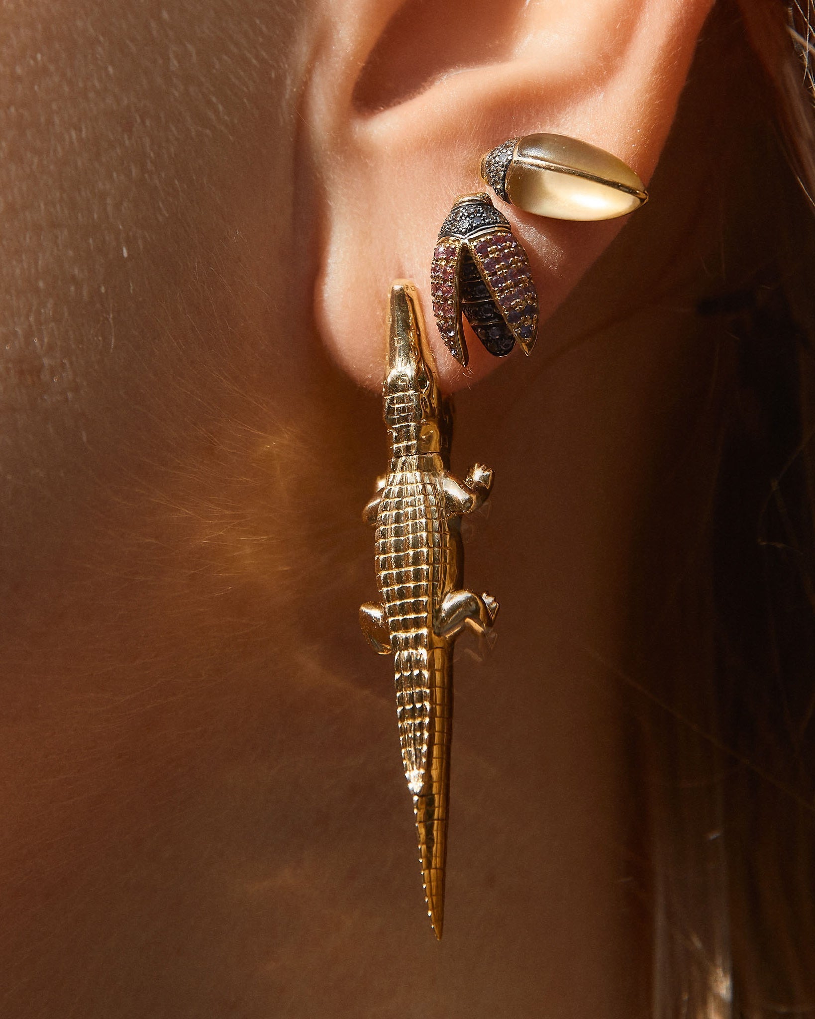 Alligator Bite 18K Gold Tsavorite Single Earring