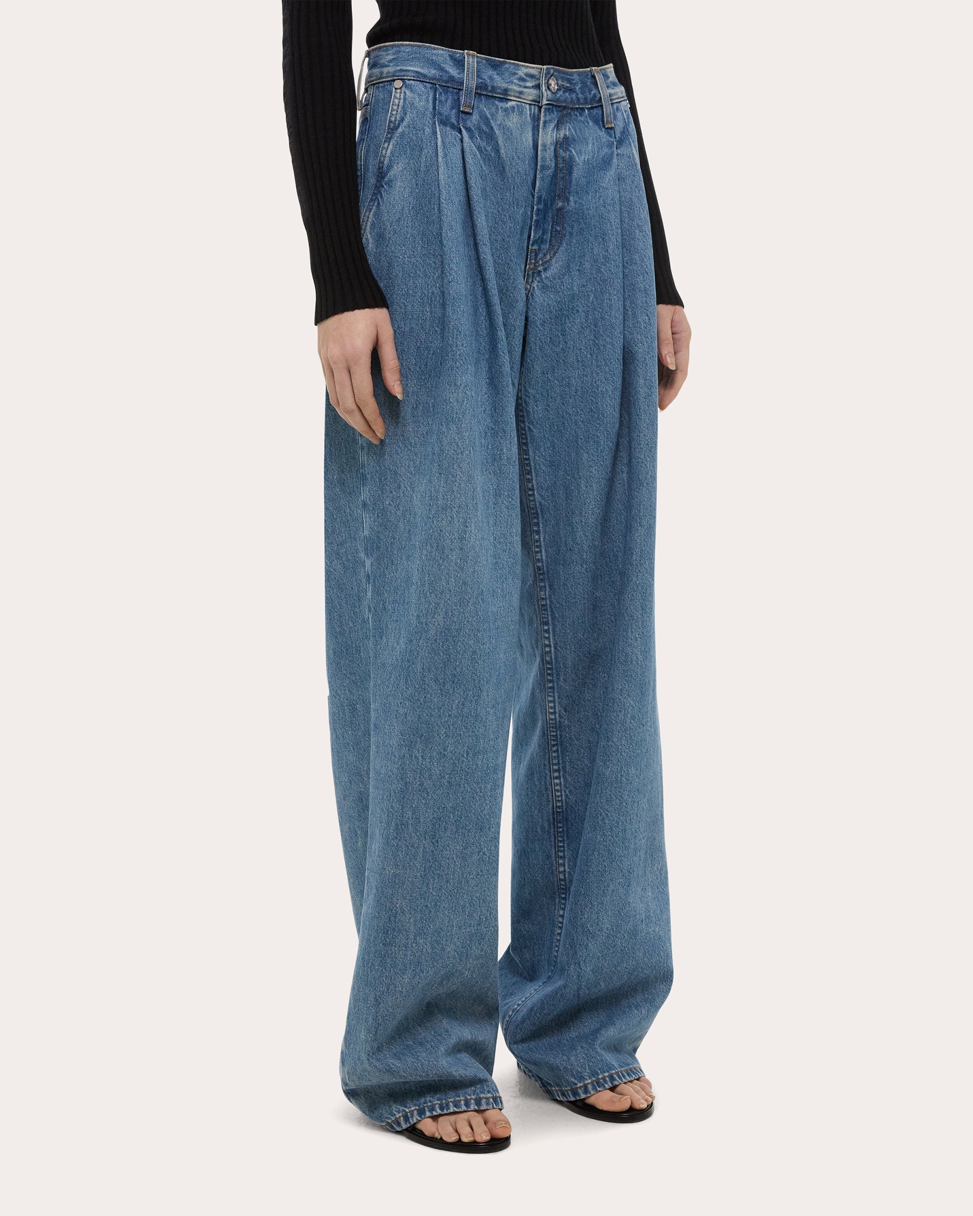 Pleated Wide-Leg Jeans
