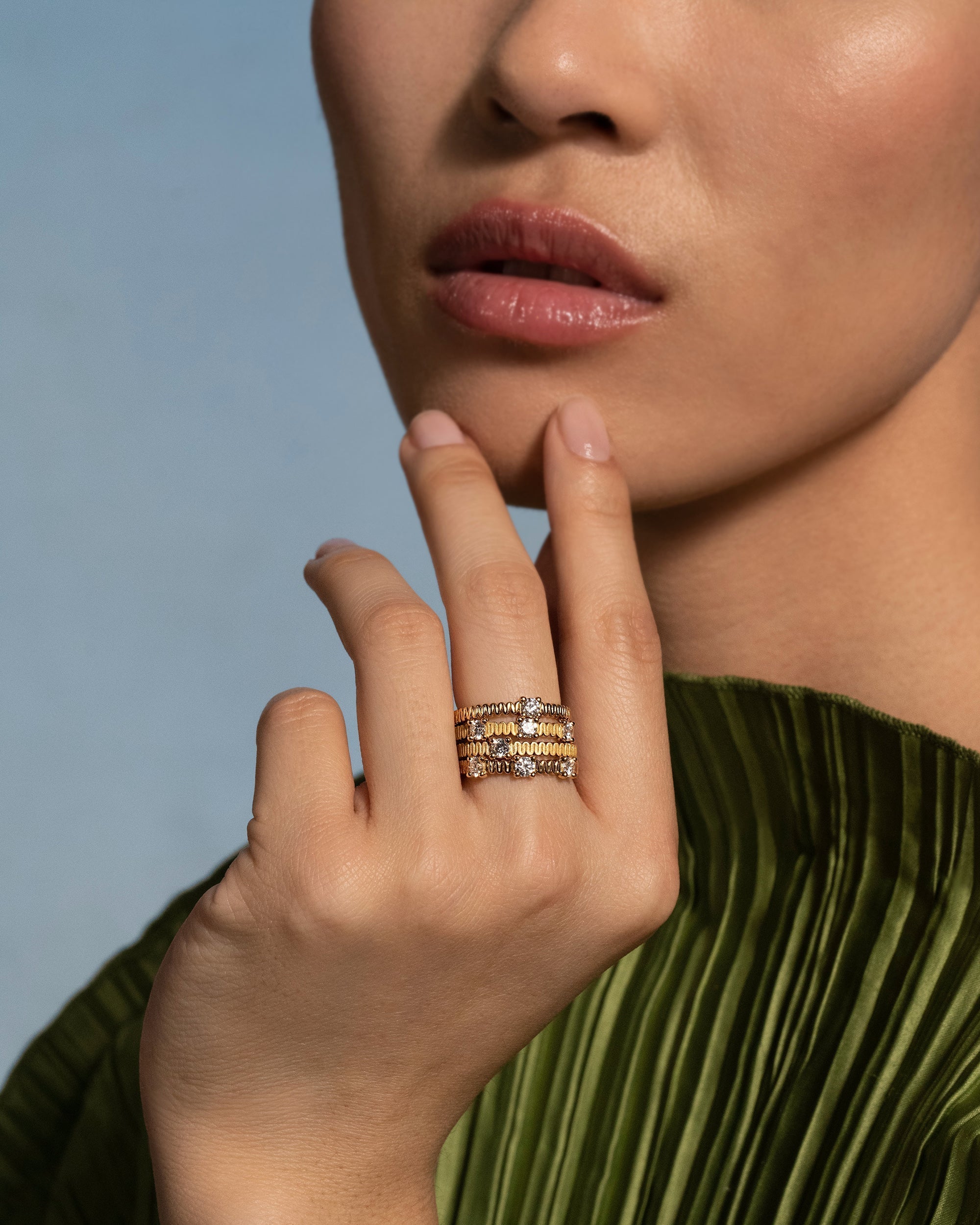 Ribbon 18K Gold Lab-Grown Diamond Triple-Stone Ring