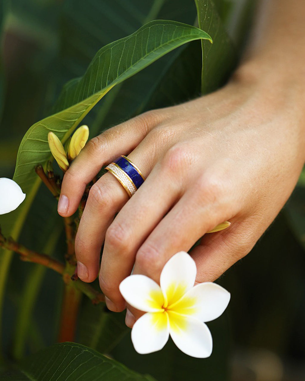 Composition 18K Gold Lapis Lazuli and Diamond Pavé Ring
