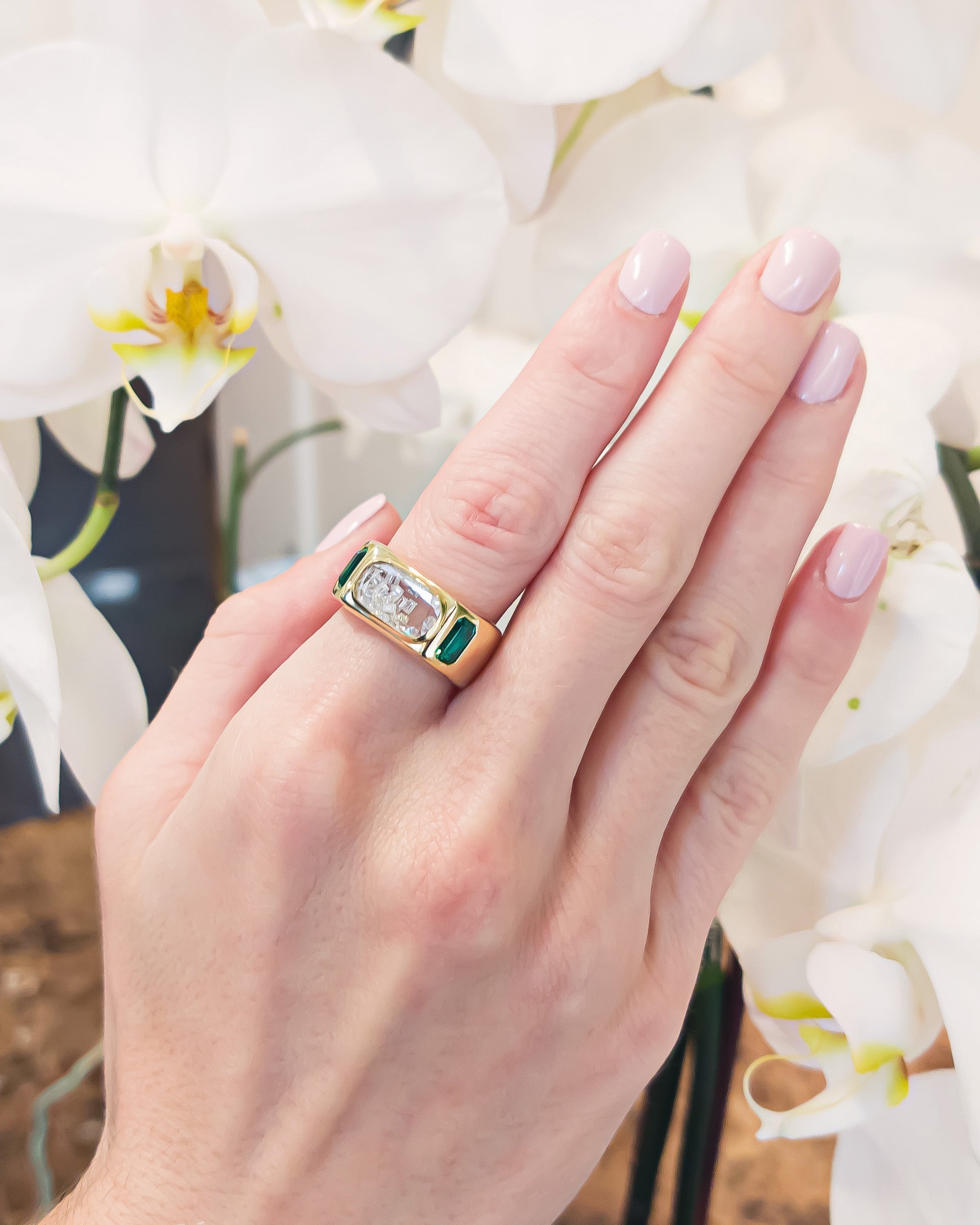 Brado 18K Gold Crystal Emerald and Diamond Cigar Band Shaker Ring