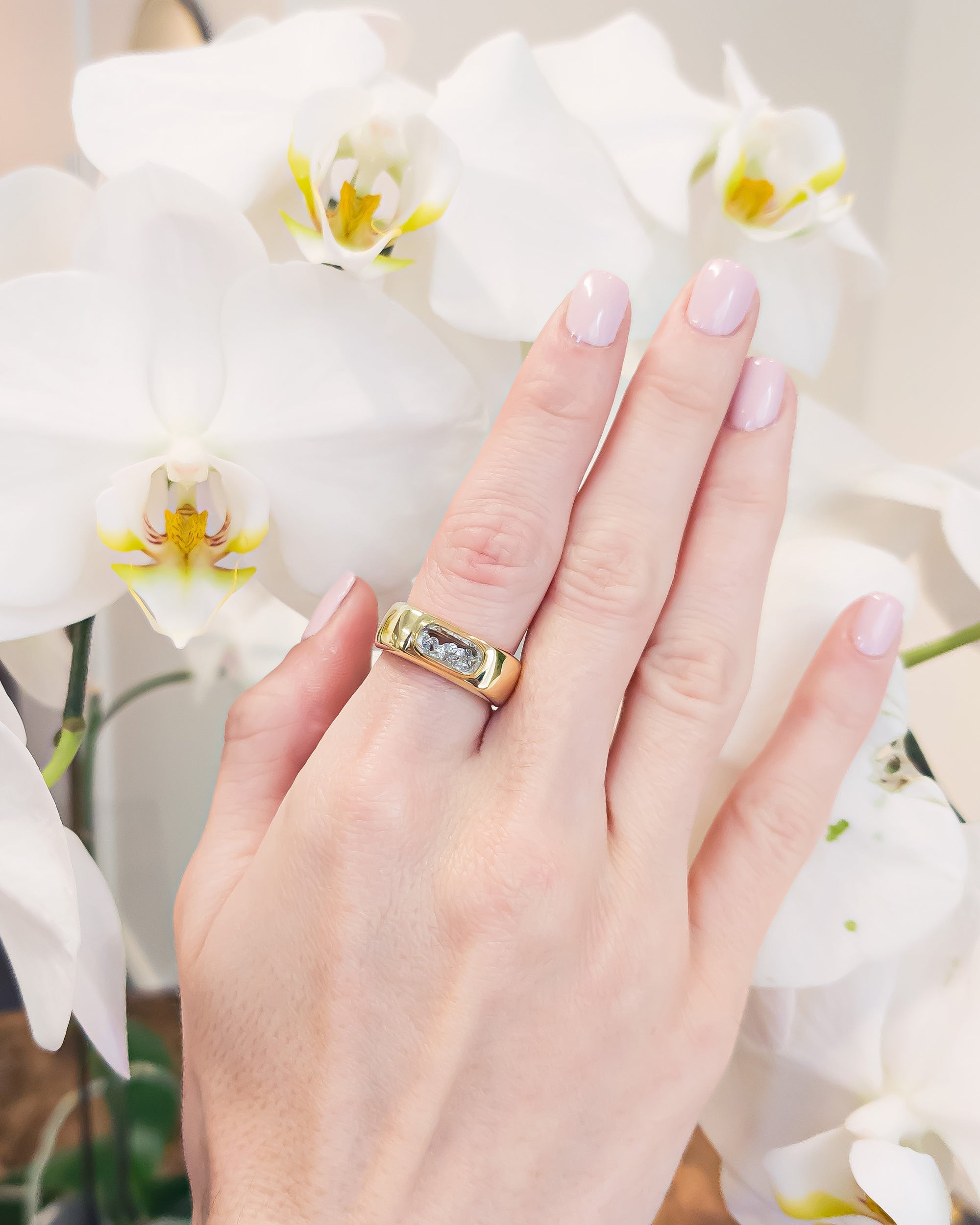 Dalila 18K Gold Crystal and Diamond Cigar Band Shaker Ring