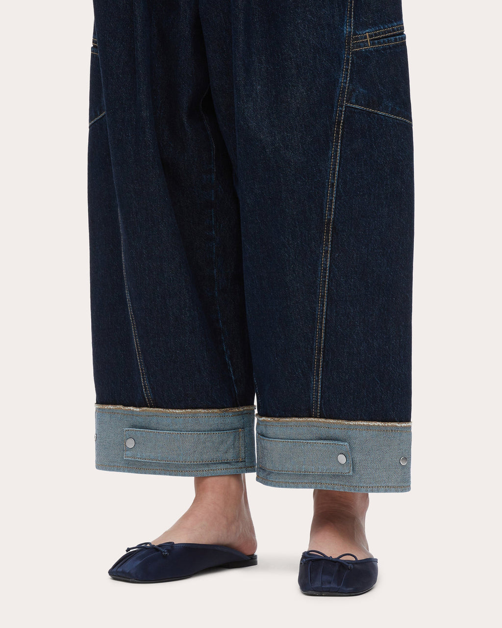Pleated Curved Wide-Leg Cropped Jeans