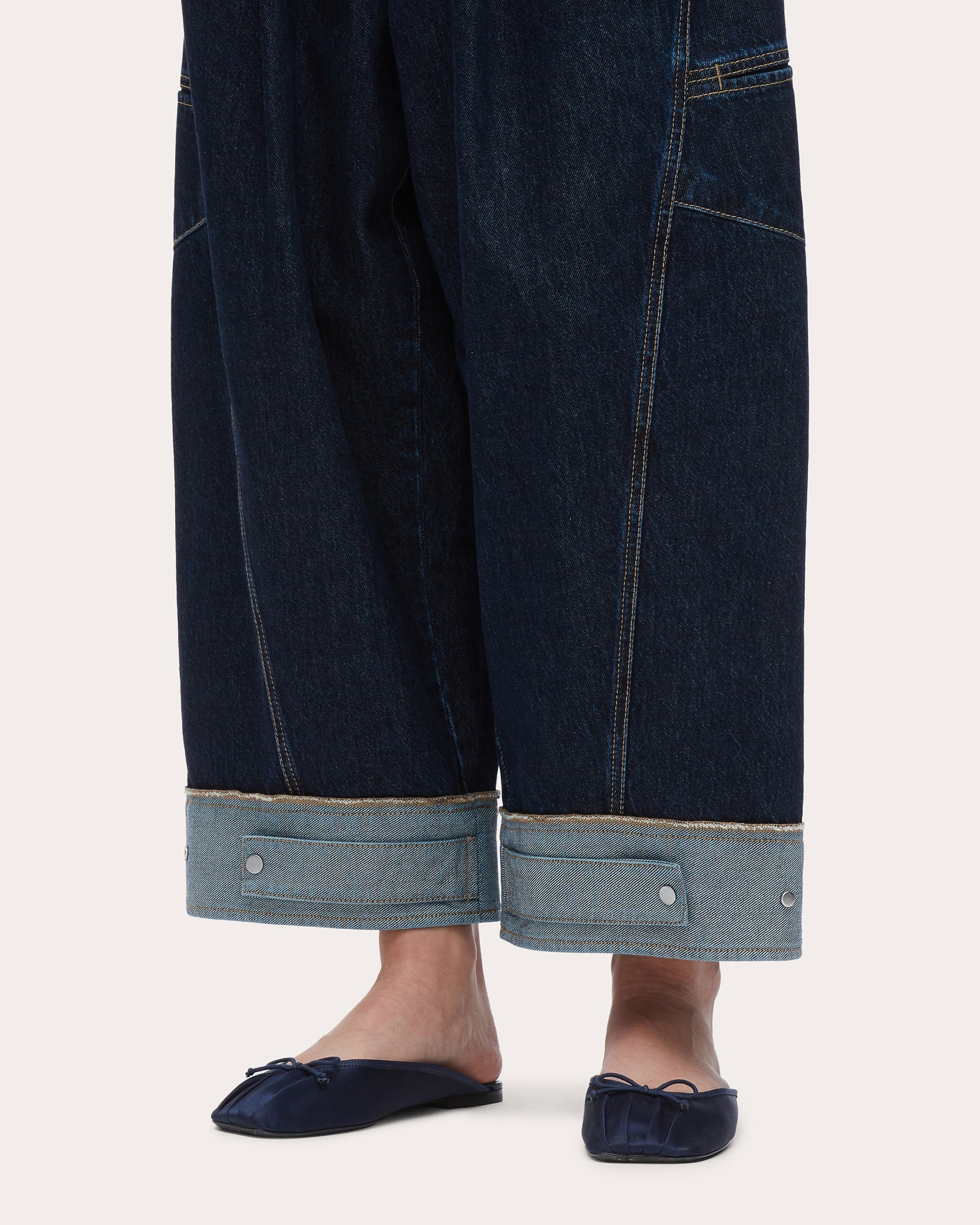 Pleated Curved Wide-Leg Cropped Jeans