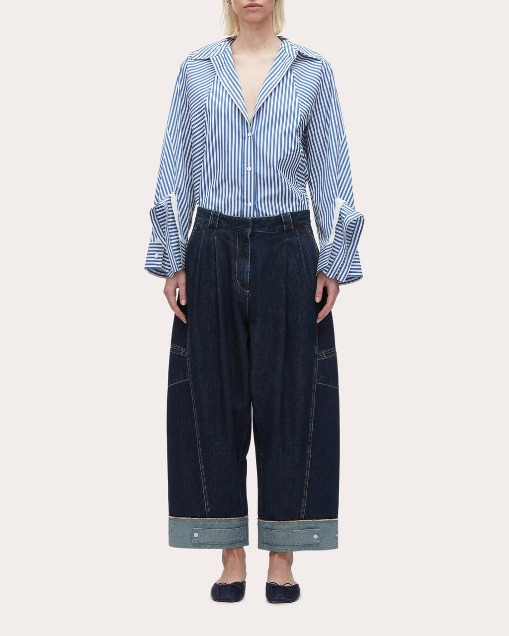 Pleated Curved Wide-Leg Cropped Jeans